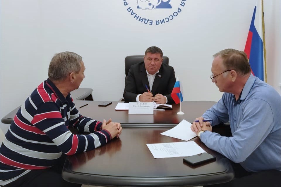 Работа с населением: депутаты Думы Ставрополя провели личные приемы граждан и встречи с жителями Работа с населением: депутаты Думы Ставрополя провели личные приемы граждан и встречи с жителями