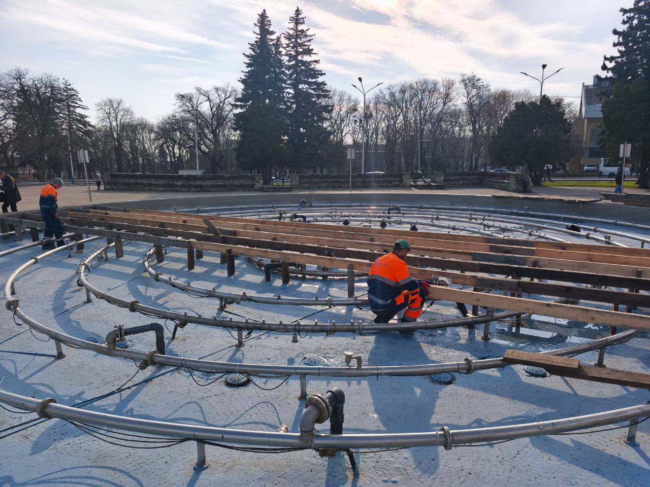 В Ставрополе фонтаны начали «примерять» зимние наряды