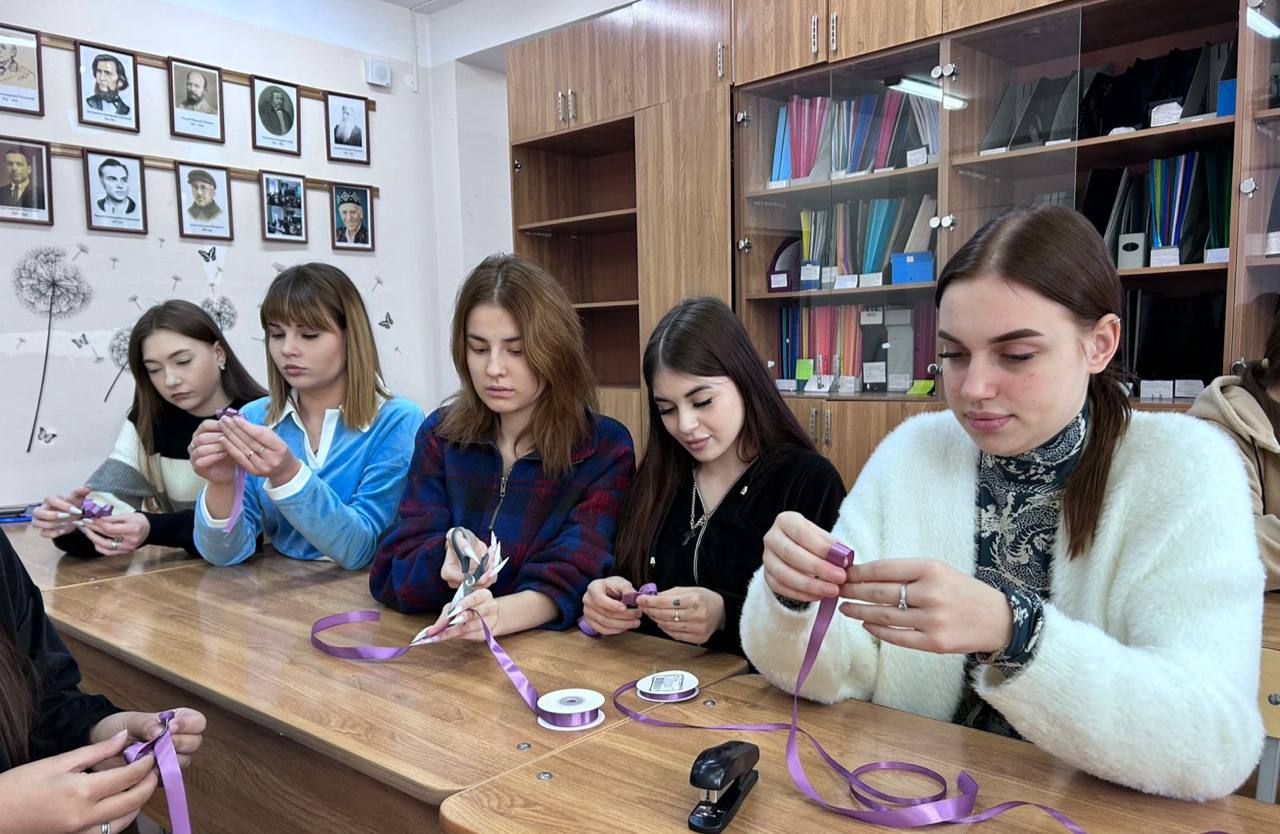 ПРЕПОДАВАЛИ И СТУДЕНТЫ ФИЛИАЛ СГПИ В Г. ЕССЕНТУКИ ПОДДЕРЖАЛИ ВСЕРОССИЙСКУЮ АКЦИЮ «МНЕ НЕ ФИОЛЕТОВО» В МЕЖДУНАРОДНЫЙ ДЕНЬ НЕДОНОШЕННЫХ ДЕТЕЙ ПРЕПОДАВАЛИ И СТУДЕНТЫ ФИЛИАЛ СГПИ В Г. ЕССЕНТУКИ ПОДДЕРЖАЛИ ВСЕРОССИЙСКУЮ АКЦИЮ «МНЕ НЕ ФИОЛЕТОВО» В МЕЖДУНАРОДНЫЙ ДЕНЬ НЕДОНОШЕННЫХ ДЕТЕЙ