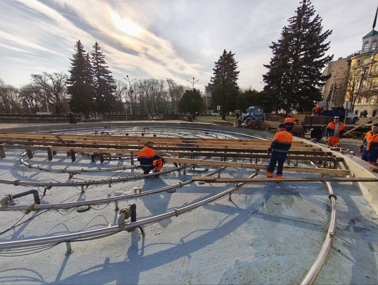 Иван Ульянченко: Приступили к установке зимних инсталляций фонтанов Иван Ульянченко: Приступили к установке зимних инсталляций фонтанов