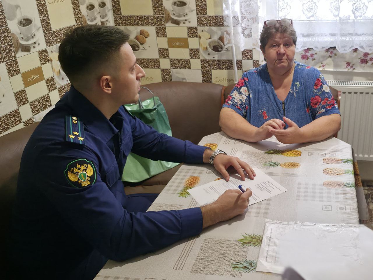 Представители прокуратуры региона активно продолжают работу по выездному приему населения края Представители прокуратуры региона активно продолжают работу по выездному приему населения края