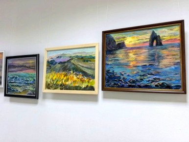 В Лермонтовской библиотеке начала работать выставка «Цветные берега»