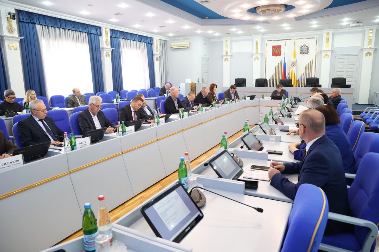Состоялось рабочее совещание депутатов и сотрудников аппарата Думы Ставропольского края Состоялось рабочее совещание депутатов и сотрудников аппарата Думы Ставропольского края
