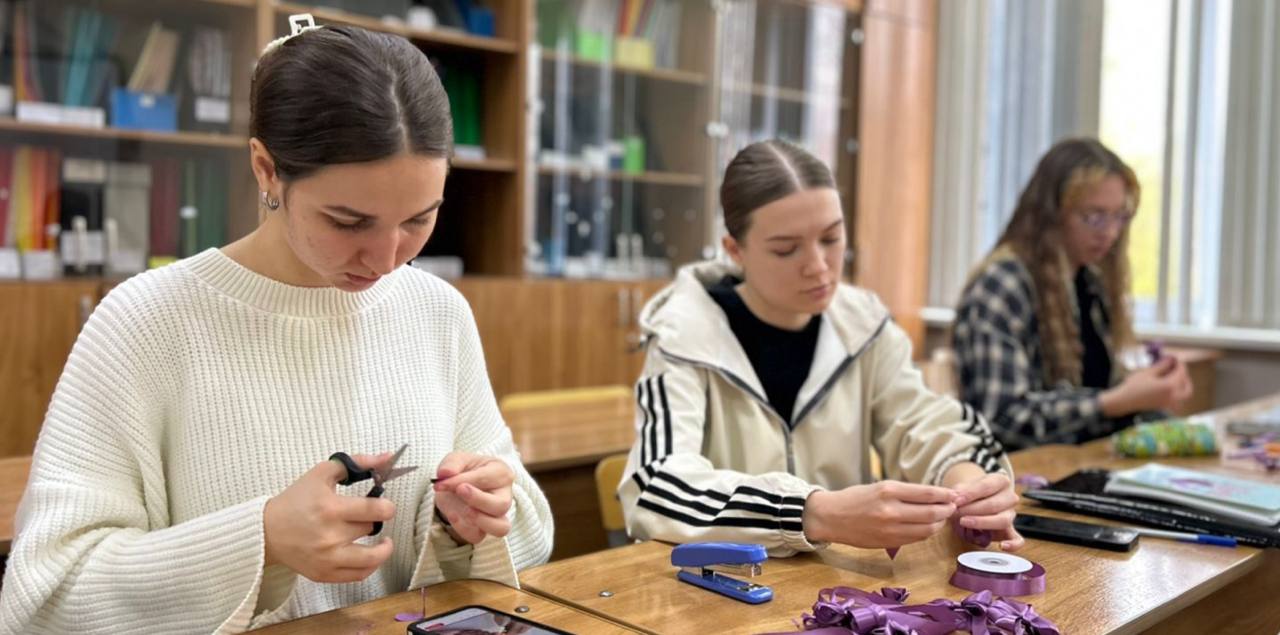 ПРЕПОДАВАЛИ И СТУДЕНТЫ ФИЛИАЛ СГПИ В Г. ЕССЕНТУКИ ПОДДЕРЖАЛИ ВСЕРОССИЙСКУЮ АКЦИЮ «МНЕ НЕ ФИОЛЕТОВО» В МЕЖДУНАРОДНЫЙ ДЕНЬ НЕДОНОШЕННЫХ ДЕТЕЙ ПРЕПОДАВАЛИ И СТУДЕНТЫ ФИЛИАЛ СГПИ В Г. ЕССЕНТУКИ ПОДДЕРЖАЛИ ВСЕРОССИЙСКУЮ АКЦИЮ «МНЕ НЕ ФИОЛЕТОВО» В МЕЖДУНАРОДНЫЙ ДЕНЬ НЕДОНОШЕННЫХ ДЕТЕЙ