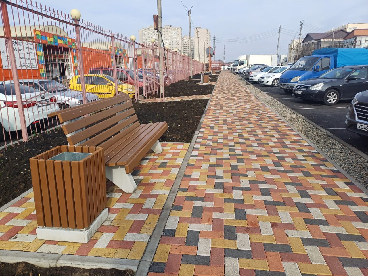 В краевой столице продолжается совместная с бизнесом работа по созданию современной городской среды и эстетичного облика торговых территорий, начатая по инициативе главы Ставрополя Ивана Ульянченко