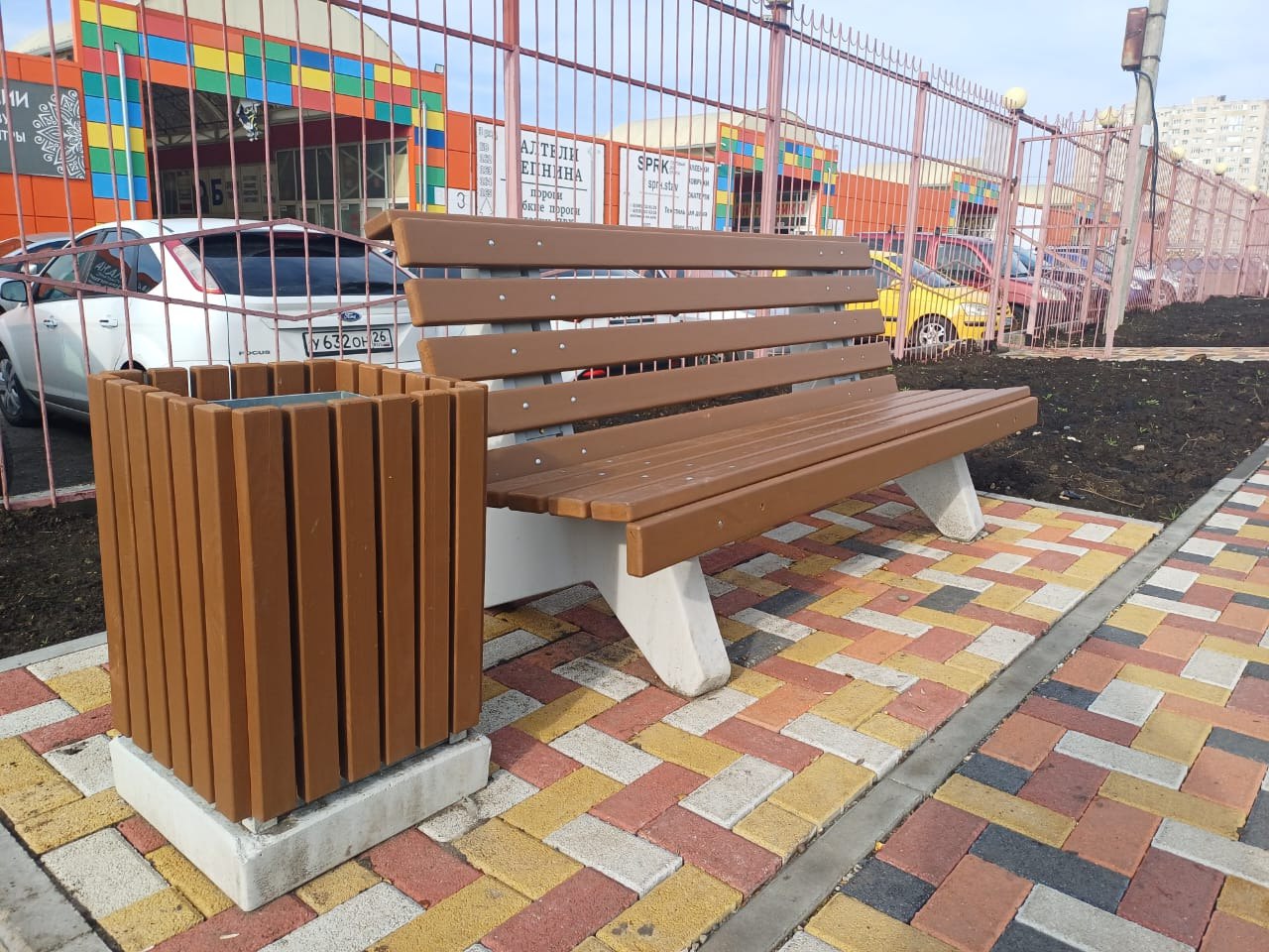 В краевой столице продолжается совместная с бизнесом работа по созданию современной городской среды и эстетичного облика торговых территорий, начатая по инициативе главы Ставрополя Ивана Ульянченко В краевой столице продолжается совместная с бизнесом работа по созданию современной городской среды и эстетичного облика торговых территорий, начатая по инициативе главы Ставрополя Ивана Ульянченко