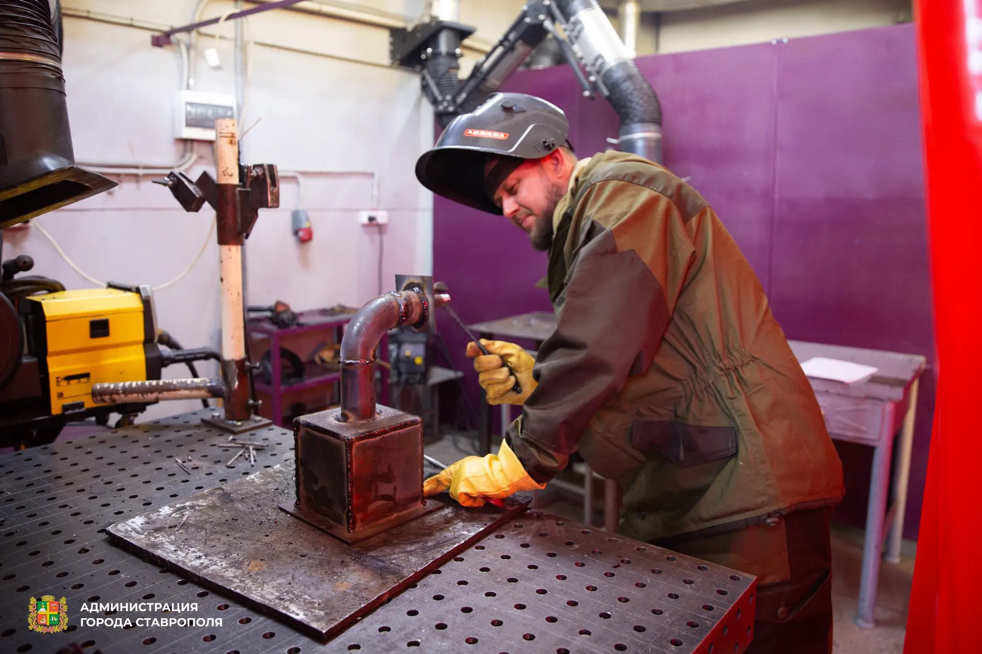 Лучшие в профессии: в Ставрополе начались соревнования среди сварщиков, плиточников и мастеров ремонта бытовой техники Лучшие в профессии: в Ставрополе начались соревнования среди сварщиков, плиточников и мастеров ремонта бытовой техники