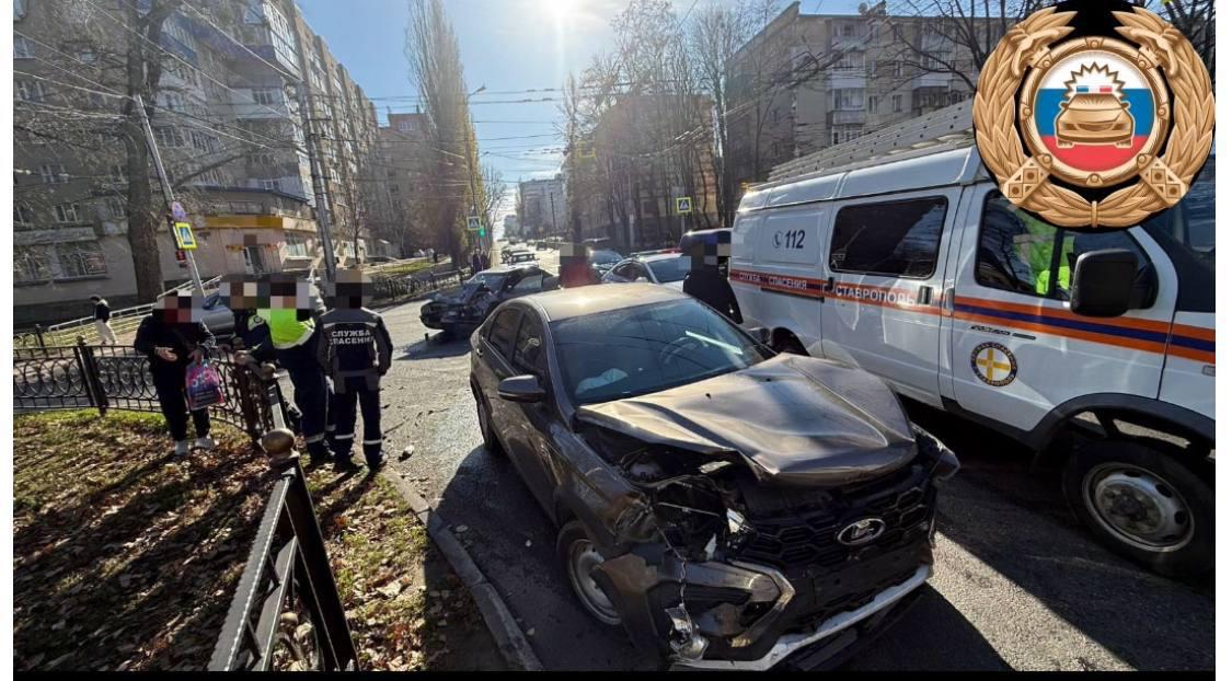 Две легковушки столкнулись в центре Ставрополя Две легковушки столкнулись в центре Ставрополя