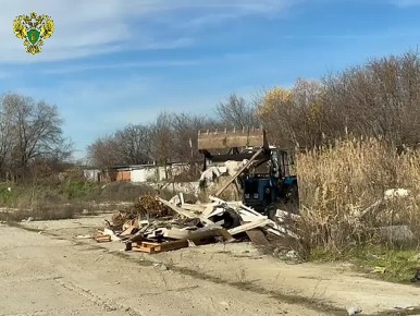 По требованию прокуратуры в Минераловодском округе ликвидируется свалка