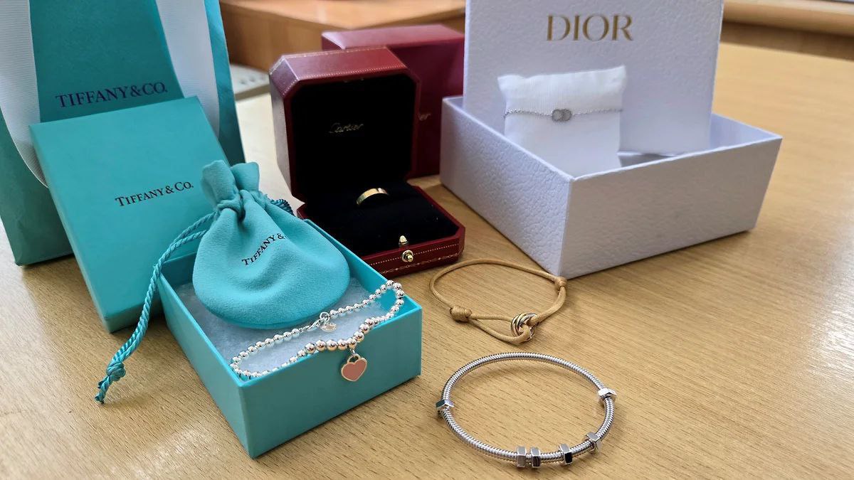 Срок грозит ставропольчанке за незаконный провоз пяти люксовых украшений из Дубая