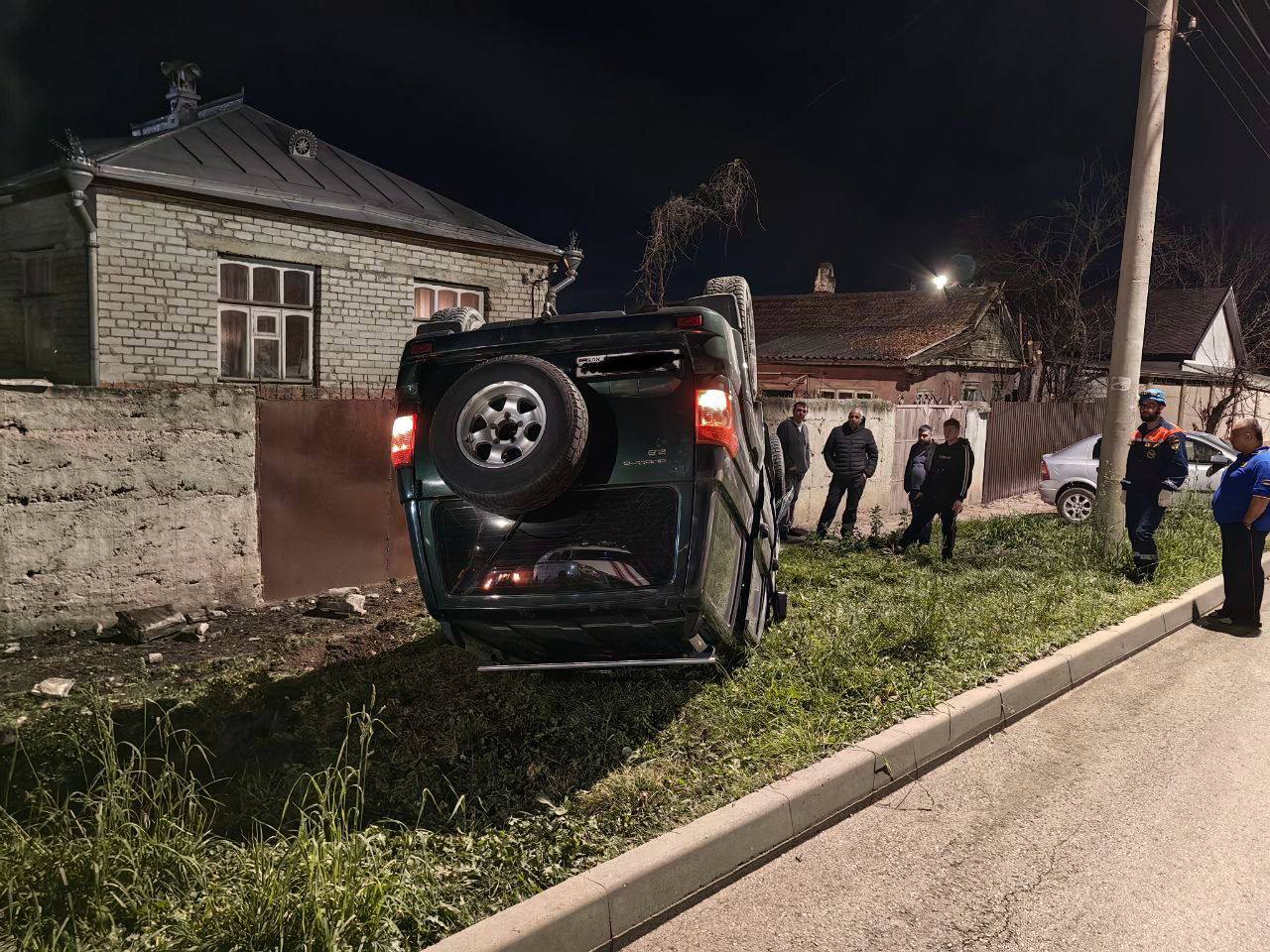 Евгений Моисеев: В Кисловодске на ул. Энгельса в результате ДТП перевернулся автомобиль