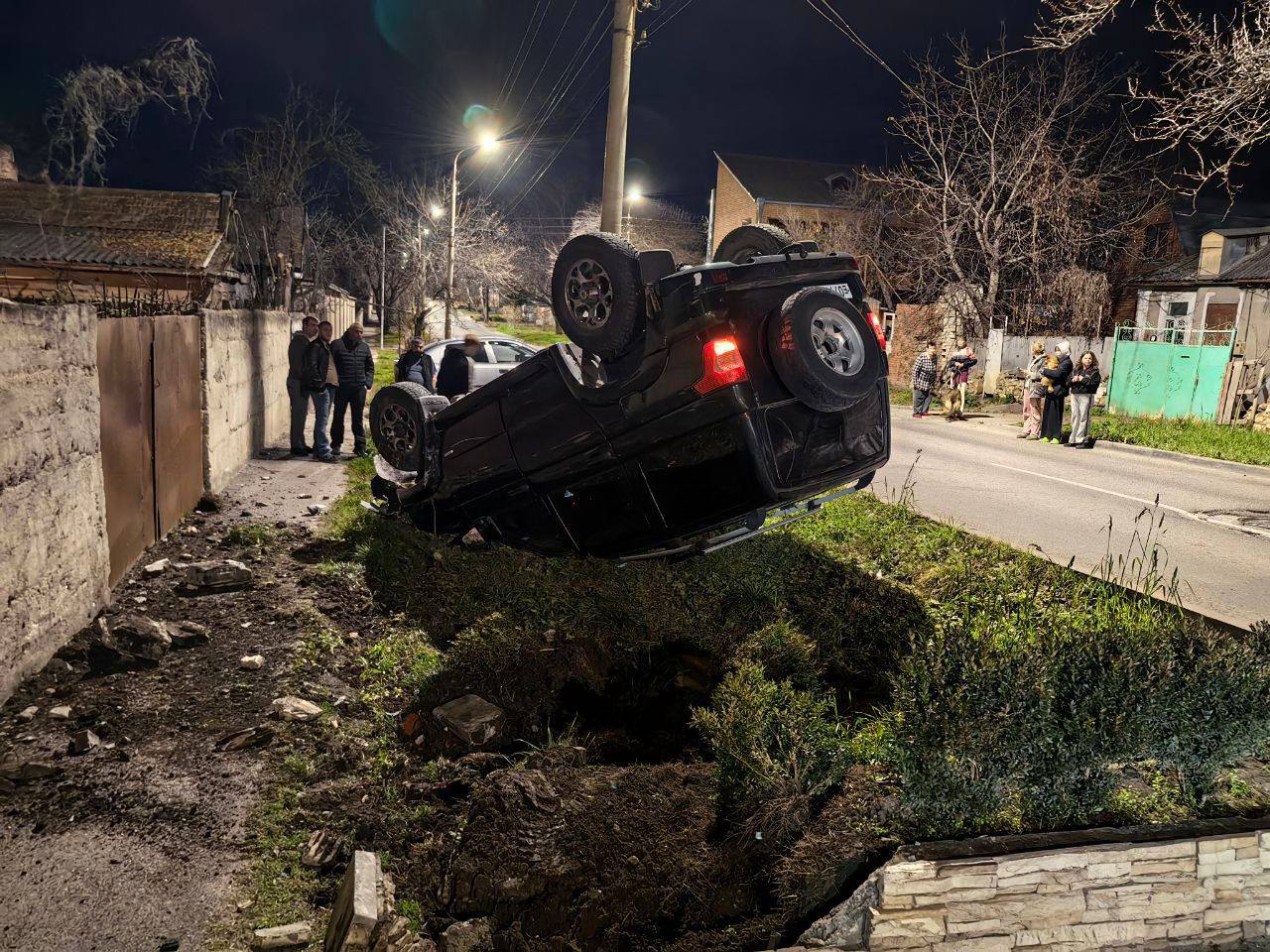 Евгений Моисеев: В Кисловодске на ул. Энгельса в результате ДТП перевернулся автомобиль Евгений Моисеев: В Кисловодске на ул. Энгельса в результате ДТП перевернулся автомобиль