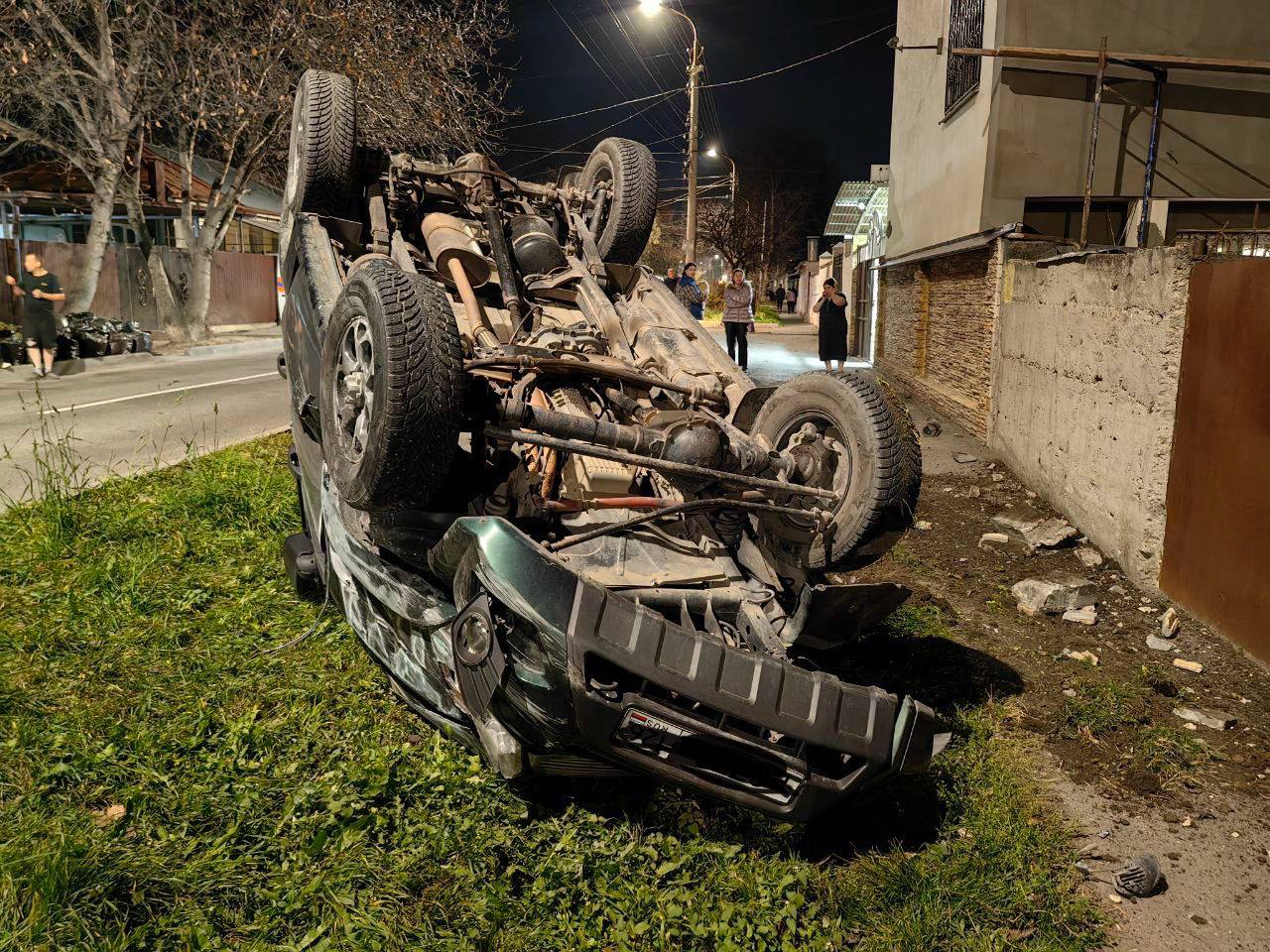 Евгений Моисеев: В Кисловодске на ул. Энгельса в результате ДТП перевернулся автомобиль Евгений Моисеев: В Кисловодске на ул. Энгельса в результате ДТП перевернулся автомобиль