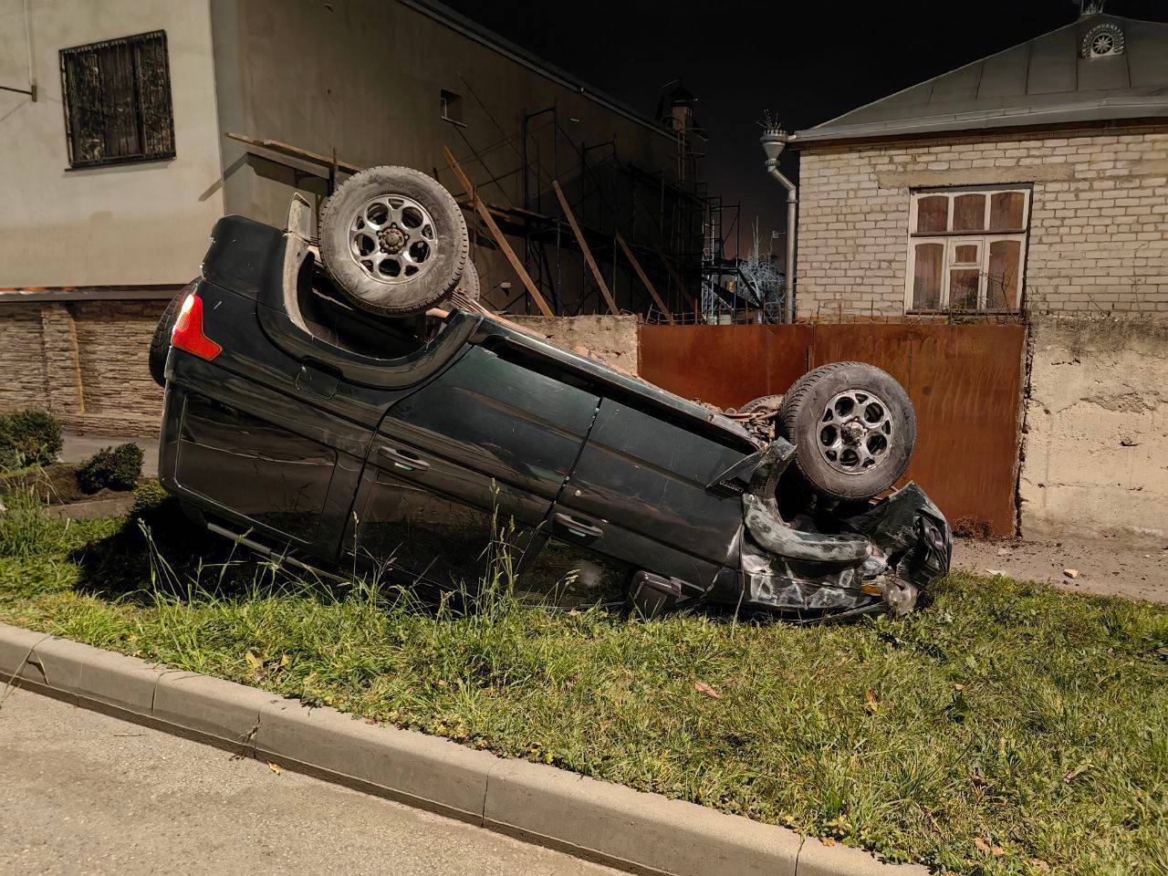 Евгений Моисеев: В Кисловодске на ул. Энгельса в результате ДТП перевернулся автомобиль Евгений Моисеев: В Кисловодске на ул. Энгельса в результате ДТП перевернулся автомобиль