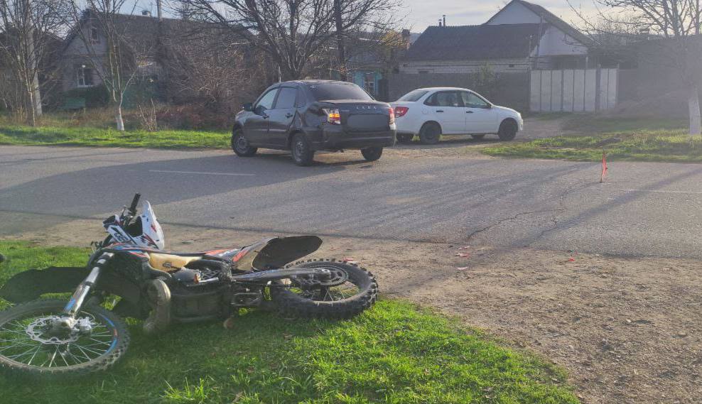 Подросток на мотоцикле пострадал в ДТП с легковушкой в Георгиевске Подросток на мотоцикле пострадал в ДТП с легковушкой в Георгиевске