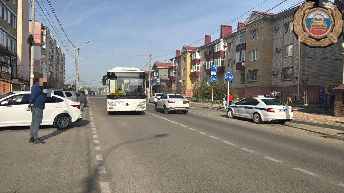 Пенсионерка травмировалась, упав в резко затормозившем автобусе в Ставрополе