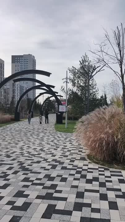 Иван Ульянченко: Робот-бариста, с мая 2023 года бессменно трудящийся в сквере «Героев России», уже давно полюбился горожанам и гостям краевой столицы