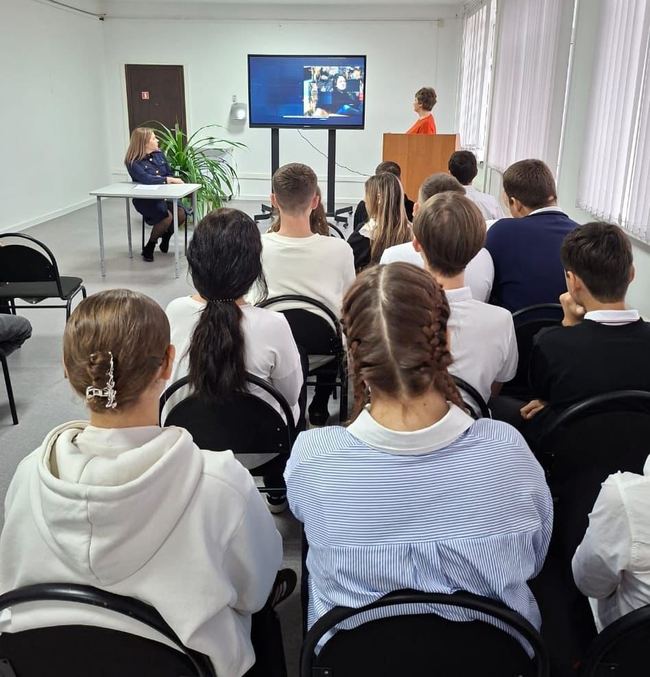 В Ипатово офицер СКР провела профилактическое мероприятие для школьников В Ипатово офицер СКР провела профилактическое мероприятие для школьников