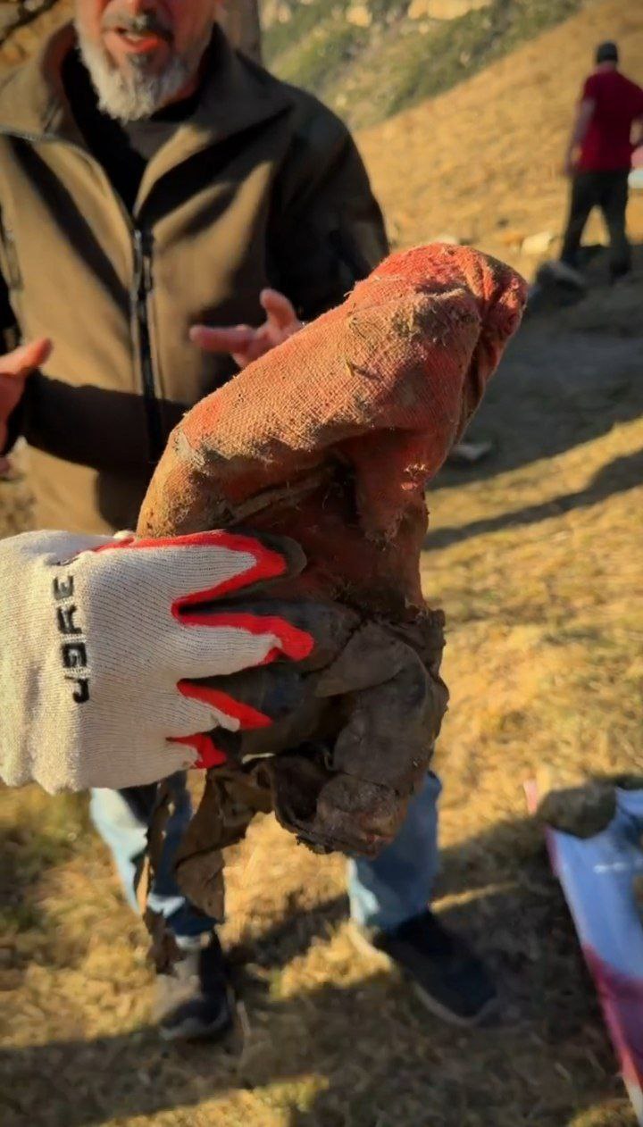 В Ингушетии нашли редчайшие артефакты – два женских головных убора курхарса В Ингушетии нашли редчайшие артефакты – два женских головных убора курхарса