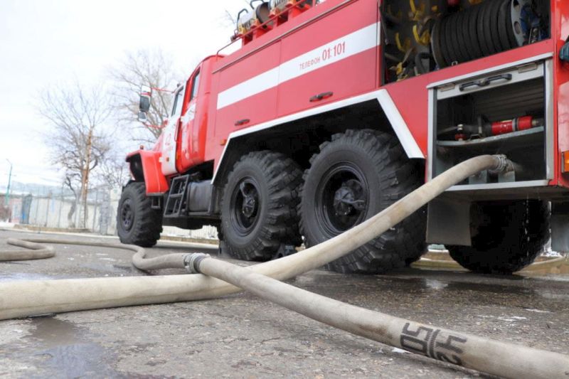 В Ставрополе тушат пожар в многоэтажном доме