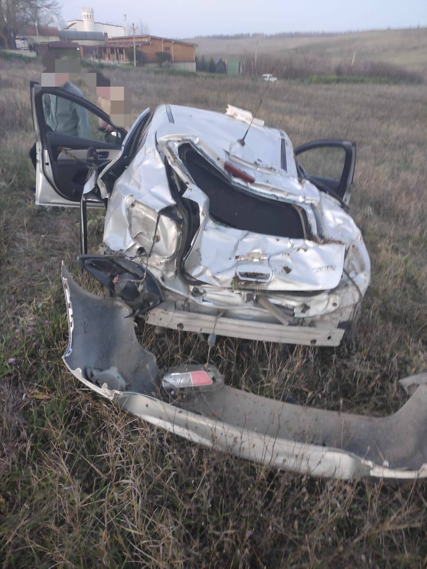 В Кочубеевском округе в результате съезда с дороги пострадали 2 человека В Кочубеевском округе в результате съезда с дороги пострадали 2 человека