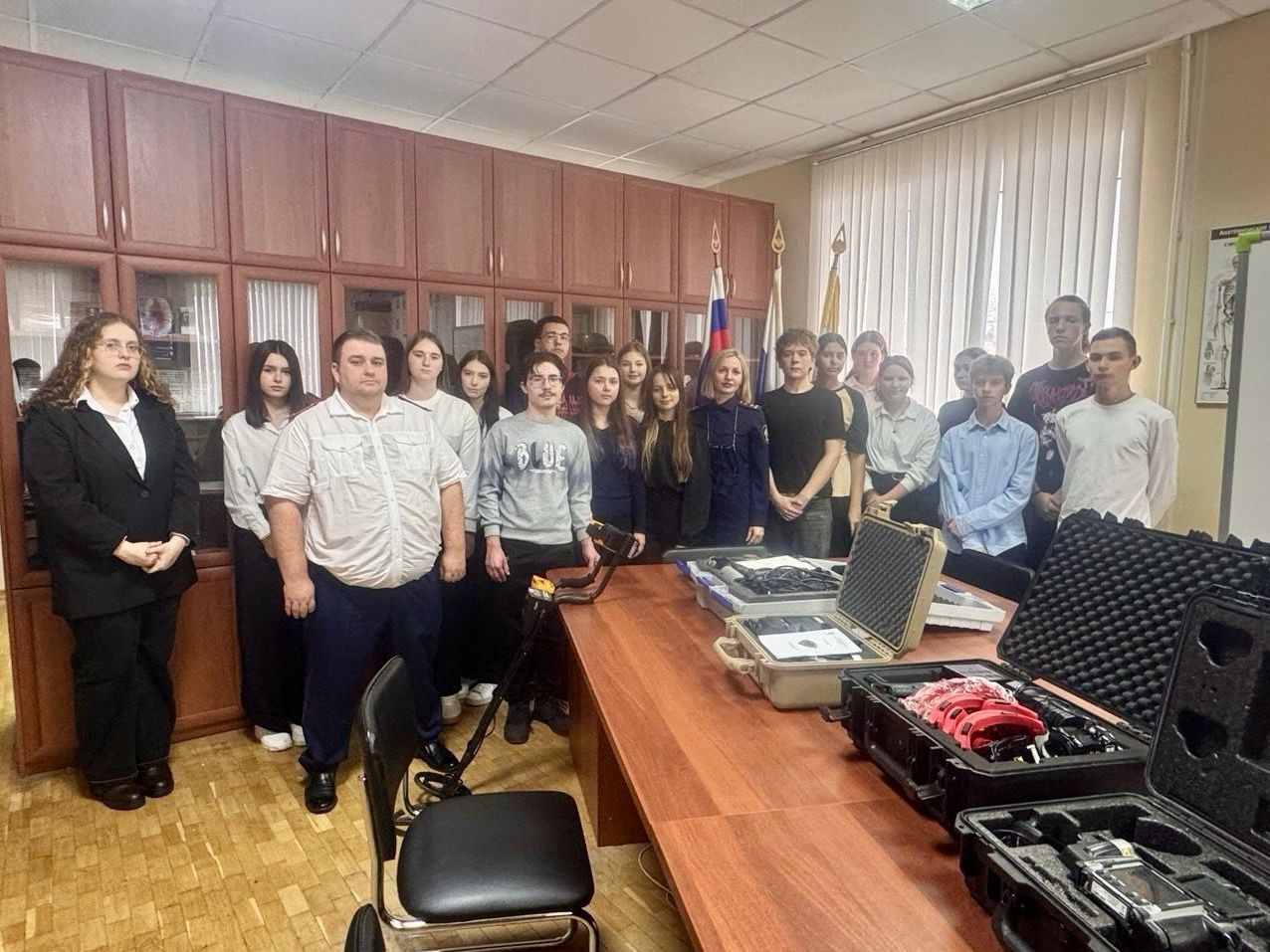 В следственном управлении СК России по Ставропольскому краю состоялся День открытых дверей для школы «Юный правовед» В следственном управлении СК России по Ставропольскому краю состоялся День открытых дверей для школы «Юный правовед»