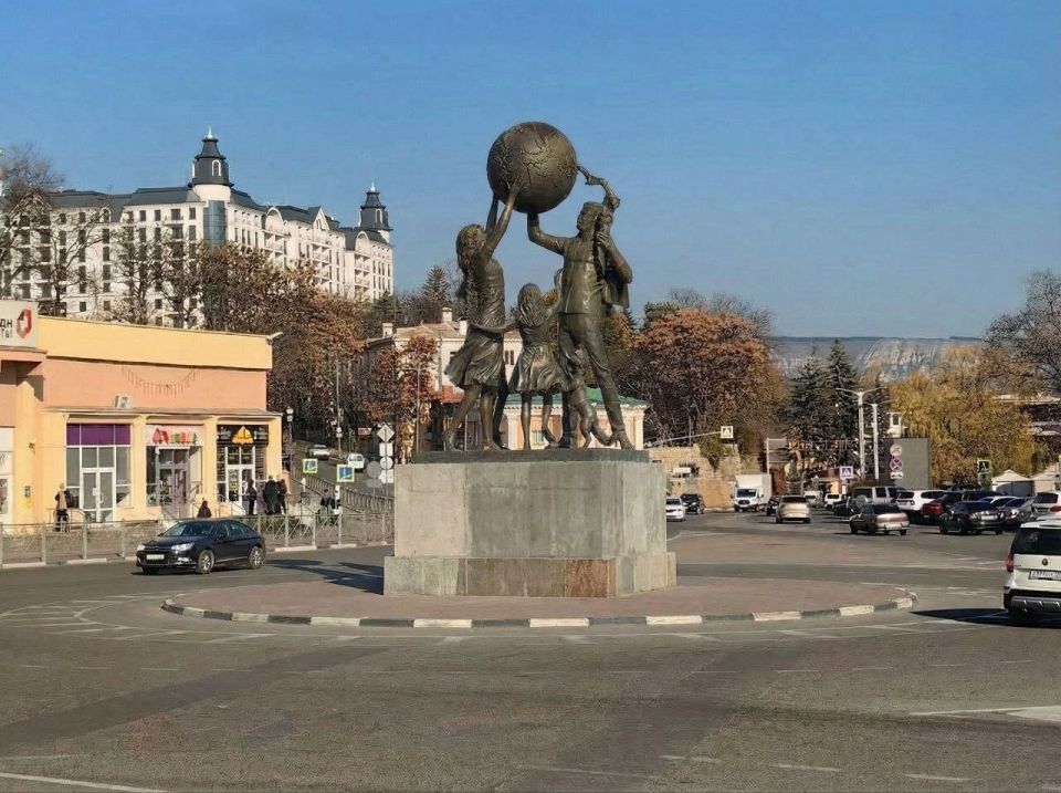 Евгений Моисеев: Или такой монумент в центре