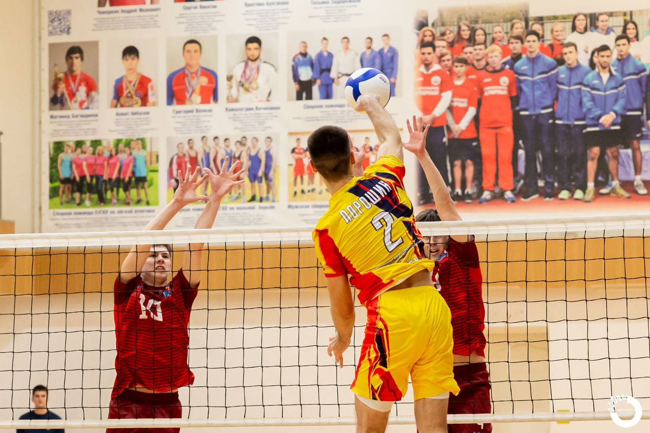 Победы на родном паркете. Три победы в трех матчах — таков приятный итог выступлений волейболистов ставропольского «Колоса» в домашнем, четвертом туре чемпионата России среди мужчин в дивизионе «Б» высшей лиги Победы на родном паркете. Три победы в трех матчах — таков приятный итог выступлений волейболистов ставропольского «Колоса» в домашнем, четвертом туре чемпионата России среди мужчин в дивизионе «Б» высшей лиги