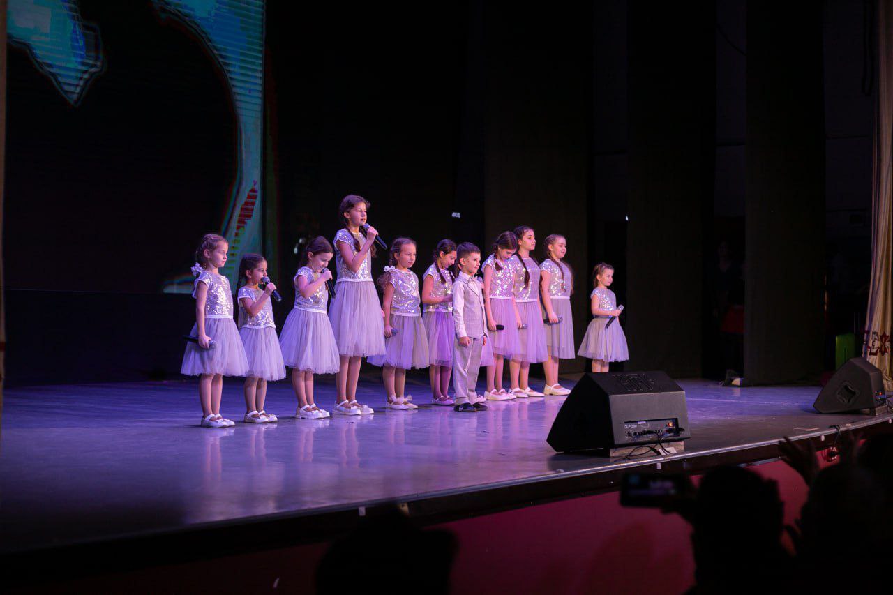 Для самых родных и любимых: Пятигорск поздравил мам с праздником Для самых родных и любимых: Пятигорск поздравил мам с праздником