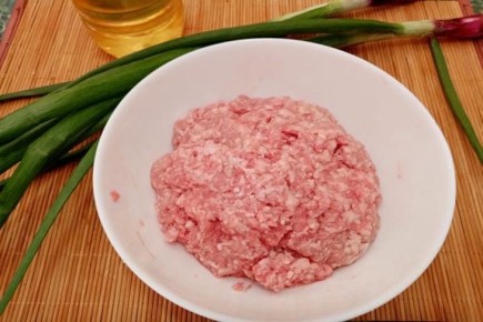 Зачем добавлять крахмал в котлетный фарш: секрет сочности без яиц и лишней влаги