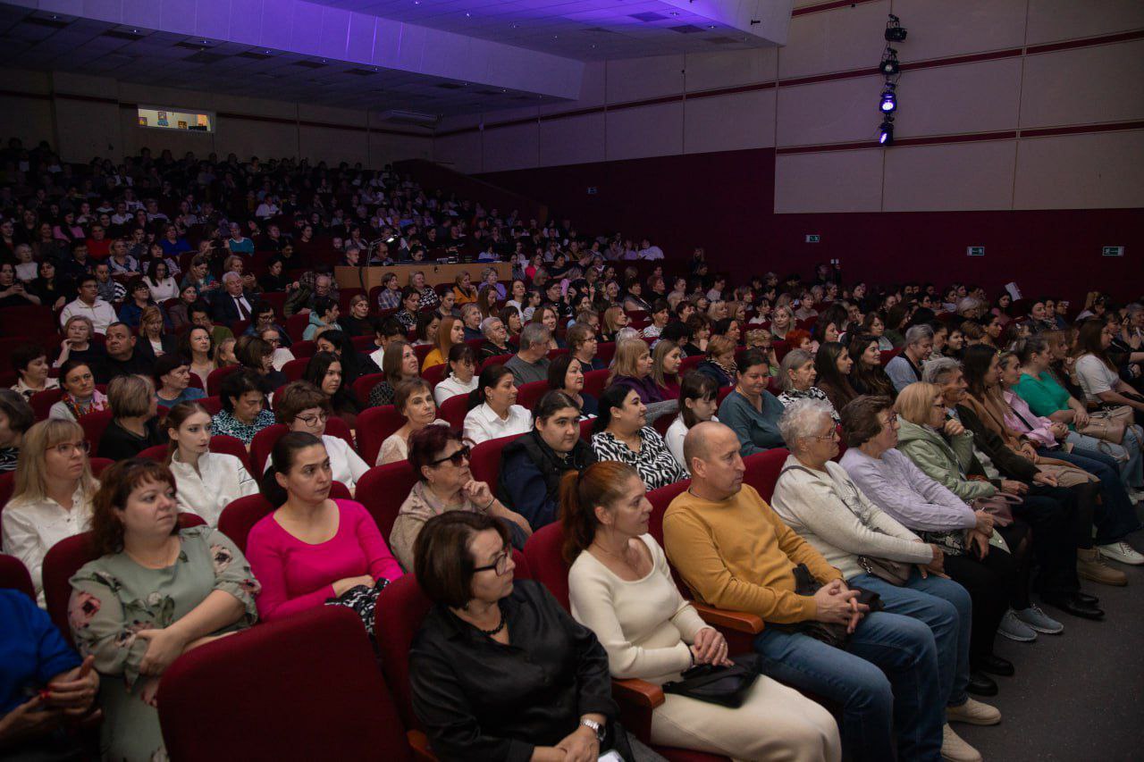 Для самых родных и любимых: Пятигорск поздравил мам с праздником Для самых родных и любимых: Пятигорск поздравил мам с праздником