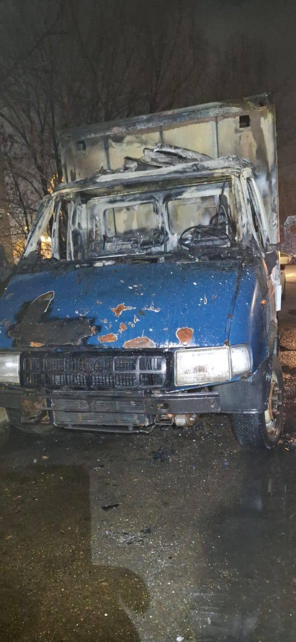 Две машины сгорели прошлой ночью в Невинномысске