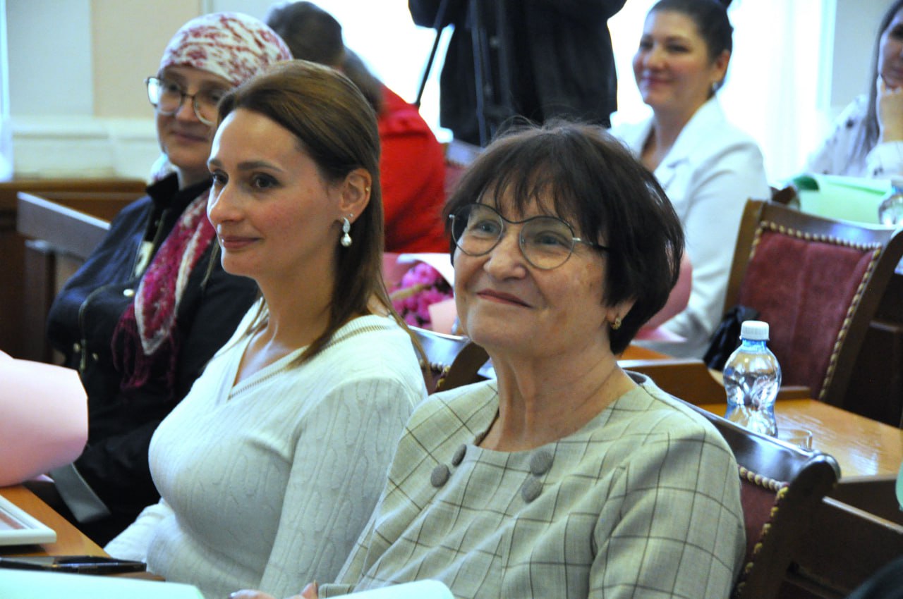 В преддверии Дня матери в краевой столице чествовали активных мам В преддверии Дня матери в краевой столице чествовали активных мам