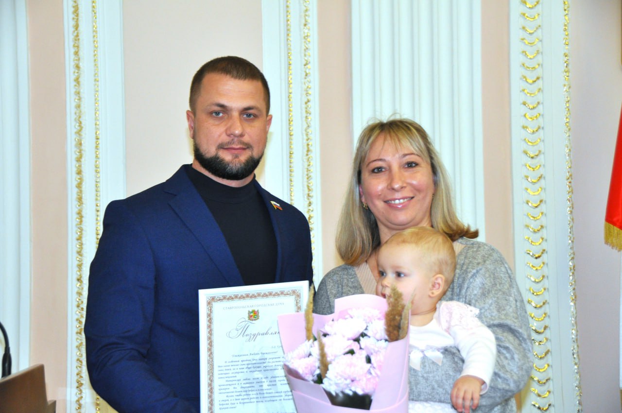 В преддверии Дня матери в краевой столице чествовали активных мам В преддверии Дня матери в краевой столице чествовали активных мам