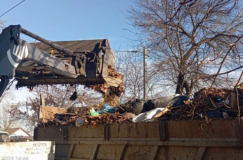 ВИДИТЕ НАВАЛЫ? ИХ УЖЕ НЕТ Эти площадки в Ессентуках убраны ВИДИТЕ НАВАЛЫ? ИХ УЖЕ НЕТ Эти площадки в Ессентуках убраны