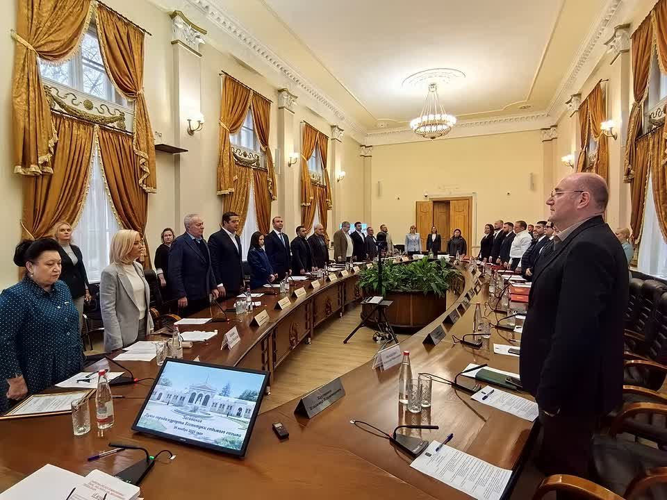 Коротко о работе депутатов вне стен парламента