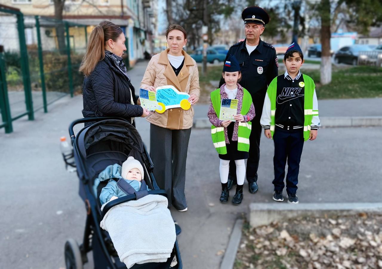 На Ставрополье в рамках акции «Засветись!» прошла массовая работа по популяризации световозвращателей На Ставрополье в рамках акции «Засветись!» прошла массовая работа по популяризации световозвращателей