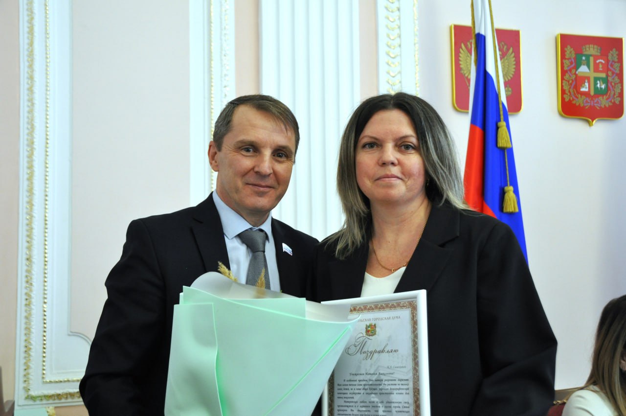 В преддверии Дня матери в краевой столице чествовали активных мам В преддверии Дня матери в краевой столице чествовали активных мам