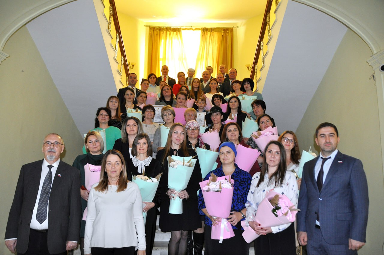 В преддверии Дня матери в краевой столице чествовали активных мам В преддверии Дня матери в краевой столице чествовали активных мам