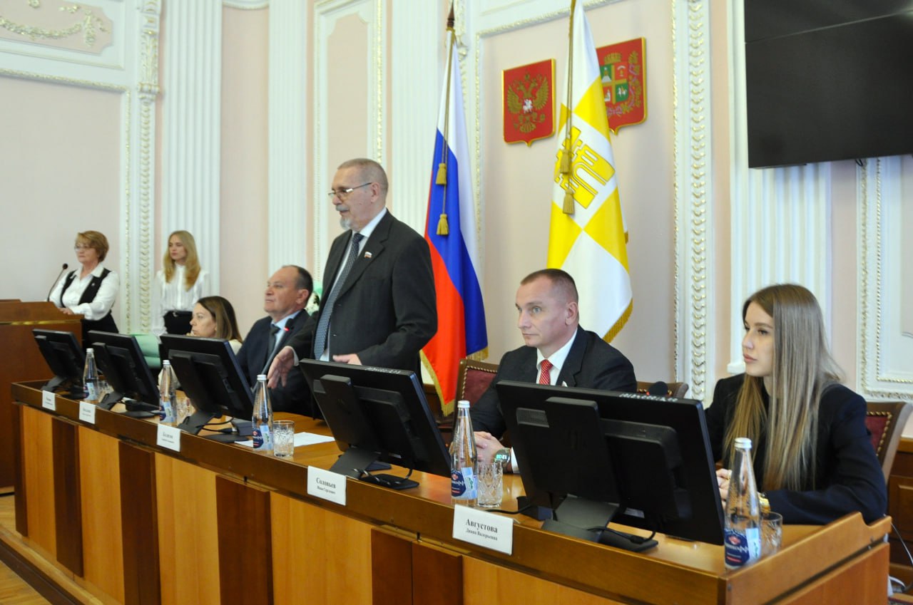 В преддверии Дня матери в краевой столице чествовали активных мам