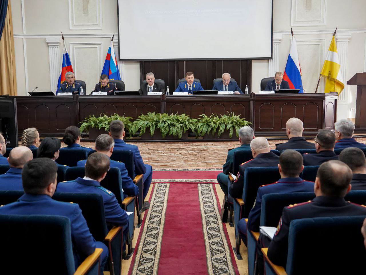 Профилактика подростковой преступности – на особом контроле Юрия Немкина Профилактика подростковой преступности – на особом контроле Юрия Немкина