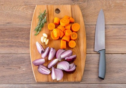 Изысканный ростбиф с лесной клюквой и запечённым картофелем