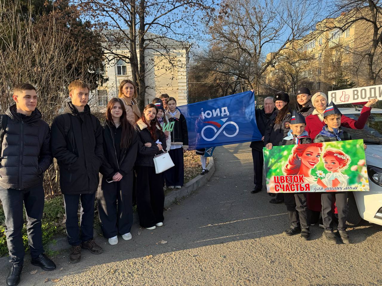 В Ессентуках, ко Дню матери провели социальную акцию для автоледи, призвав соблюдать ПДД В Ессентуках, ко Дню матери провели социальную акцию для автоледи, призвав соблюдать ПДД