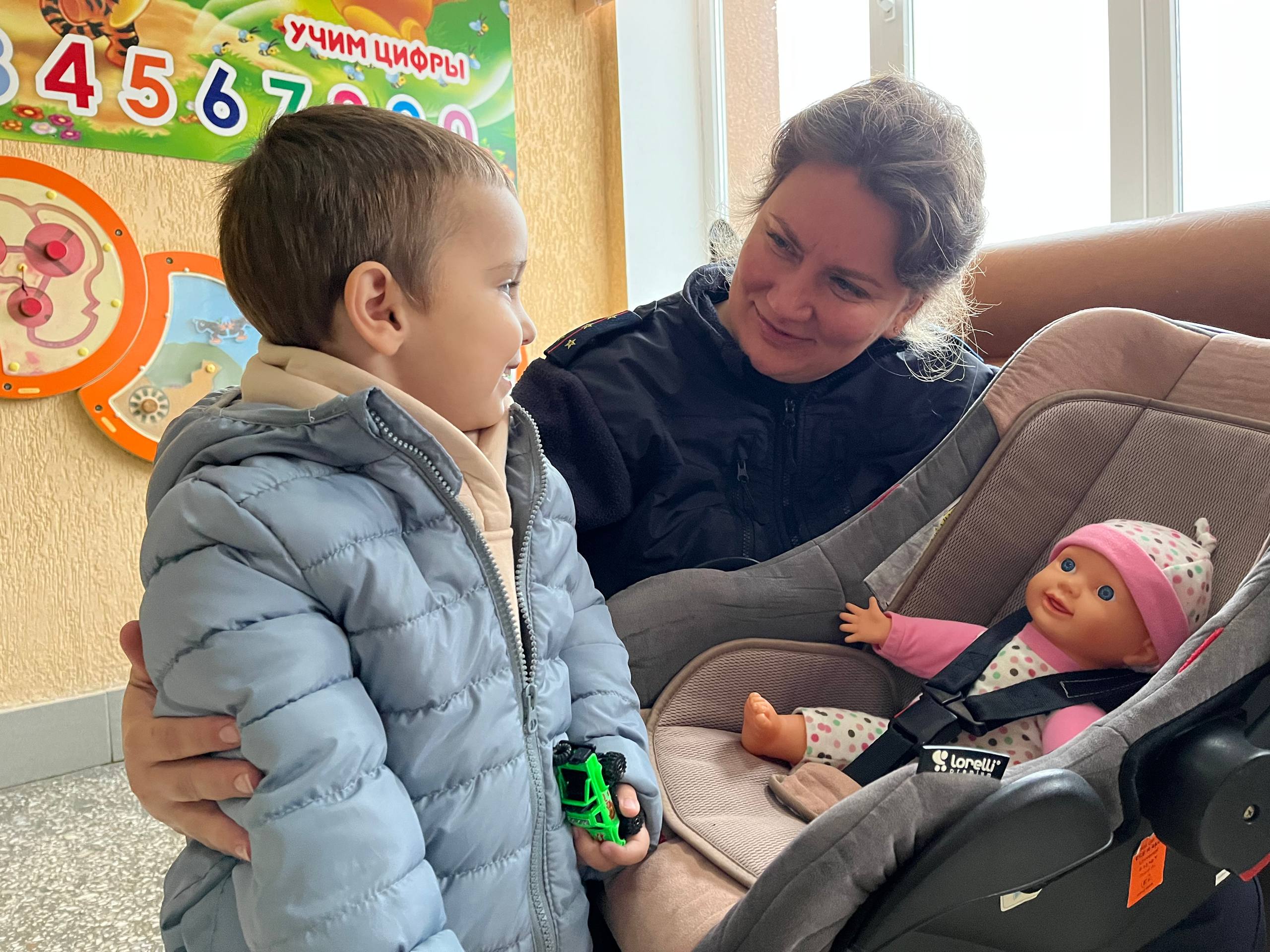 Сотрудники Госавтоинспекции Ставрополя сердечно поздравляют мам с прекрасным праздником «День матери» в знак уважения и благодарности за воспитание будущего поколения Сотрудники Госавтоинспекции Ставрополя сердечно поздравляют мам с прекрасным праздником «День матери» в знак уважения и благодарности за воспитание будущего поколения