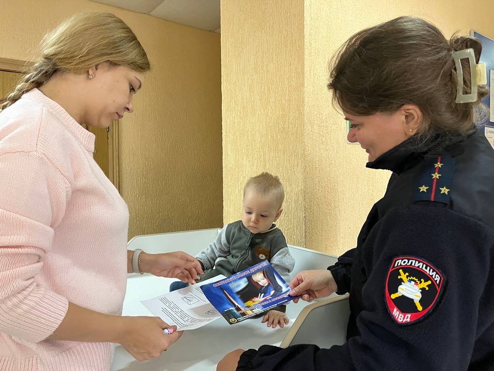 Сотрудники Госавтоинспекции Ставрополя сердечно поздравляют мам с прекрасным праздником «День матери» в знак уважения и благодарности за воспитание будущего поколения Сотрудники Госавтоинспекции Ставрополя сердечно поздравляют мам с прекрасным праздником «День матери» в знак уважения и благодарности за воспитание будущего поколения