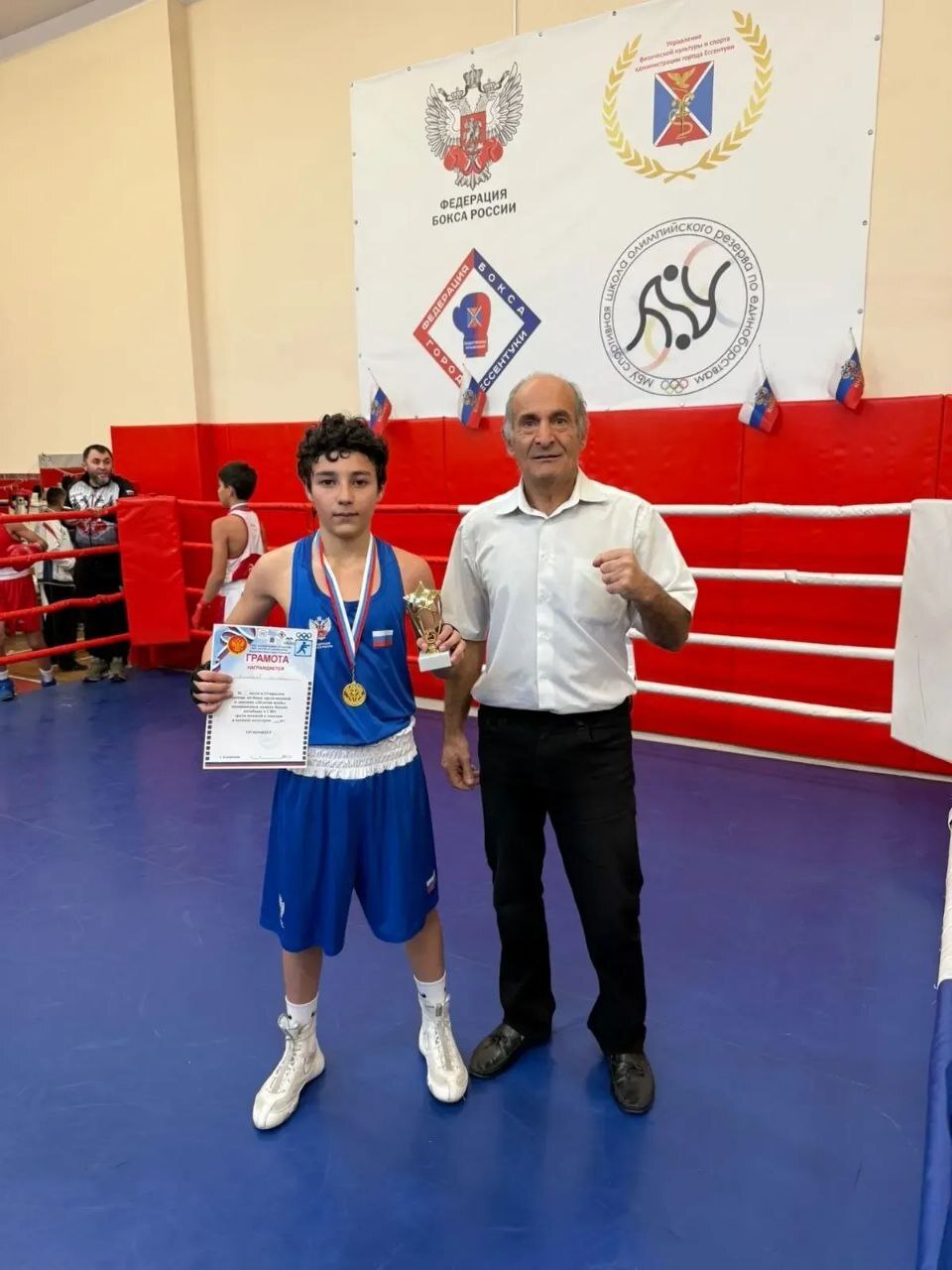 В Ессентуках прошёл открытый турнир по боксу «Золотая осень», посвящённый памяти бойцов погибших в СВО В Ессентуках прошёл открытый турнир по боксу «Золотая осень», посвящённый памяти бойцов погибших в СВО