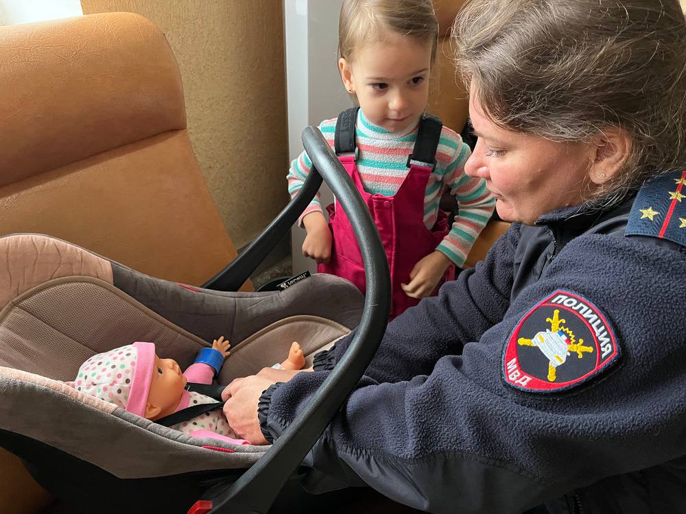 Сотрудники Госавтоинспекции Ставрополя сердечно поздравляют мам с прекрасным праздником «День матери» в знак уважения и благодарности за воспитание будущего поколения Сотрудники Госавтоинспекции Ставрополя сердечно поздравляют мам с прекрасным праздником «День матери» в знак уважения и благодарности за воспитание будущего поколения