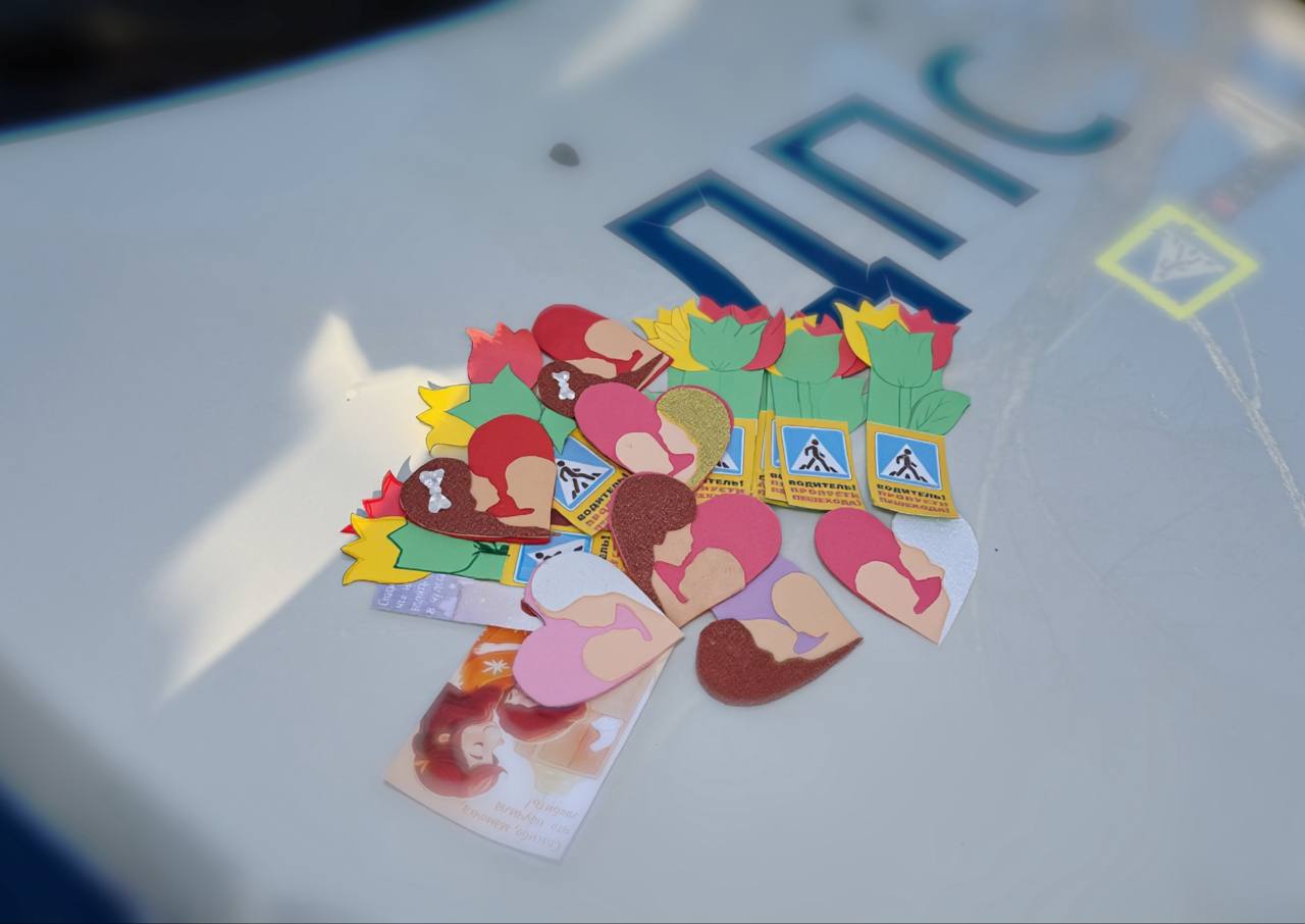 В Ессентуках, ко Дню матери провели социальную акцию для автоледи, призвав соблюдать ПДД В Ессентуках, ко Дню матери провели социальную акцию для автоледи, призвав соблюдать ПДД