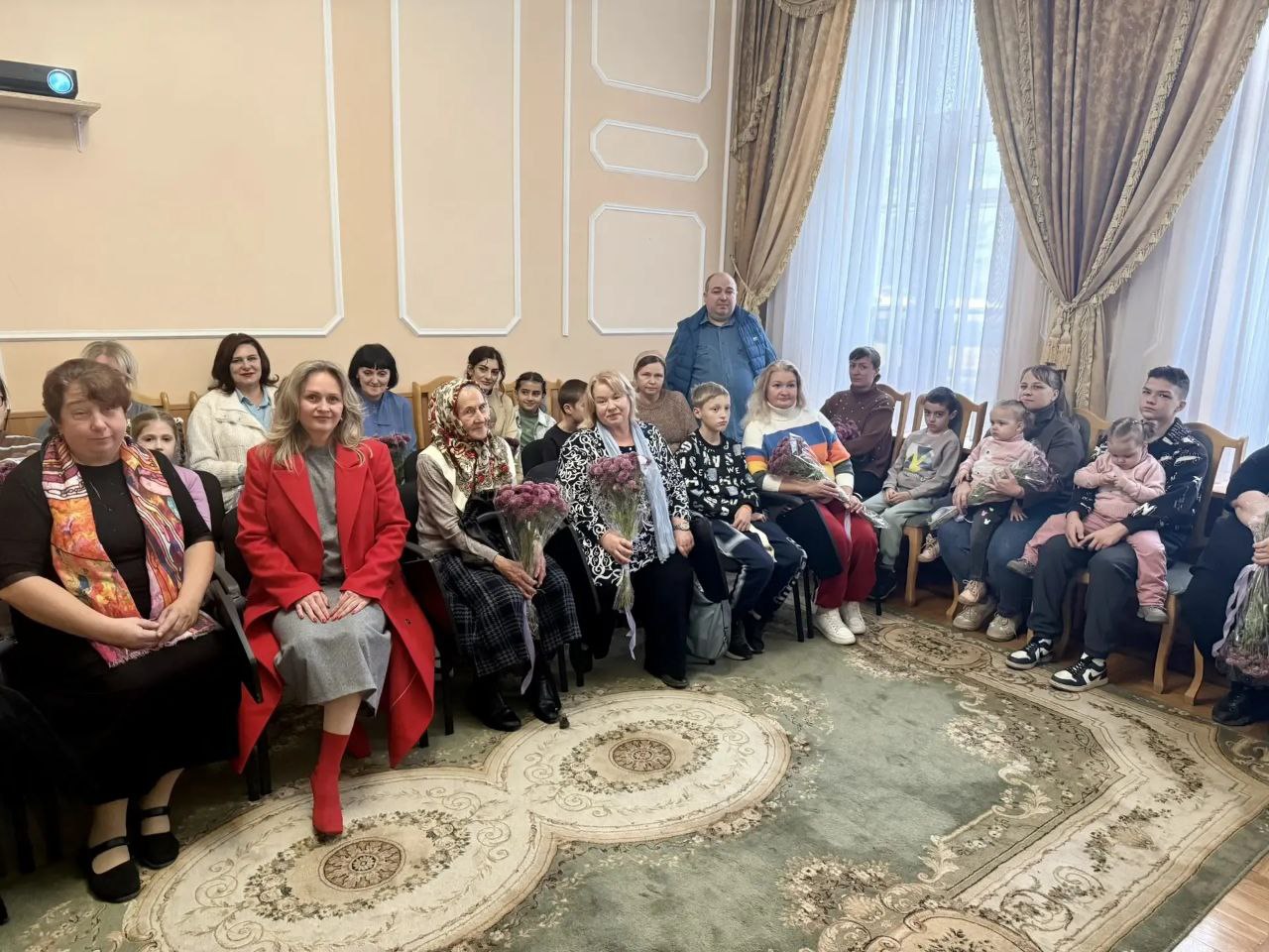 Поздравили мам на мероприятии в Доме для мамы и ессентукские депутаты Поздравили мам на мероприятии в Доме для мамы и ессентукские депутаты