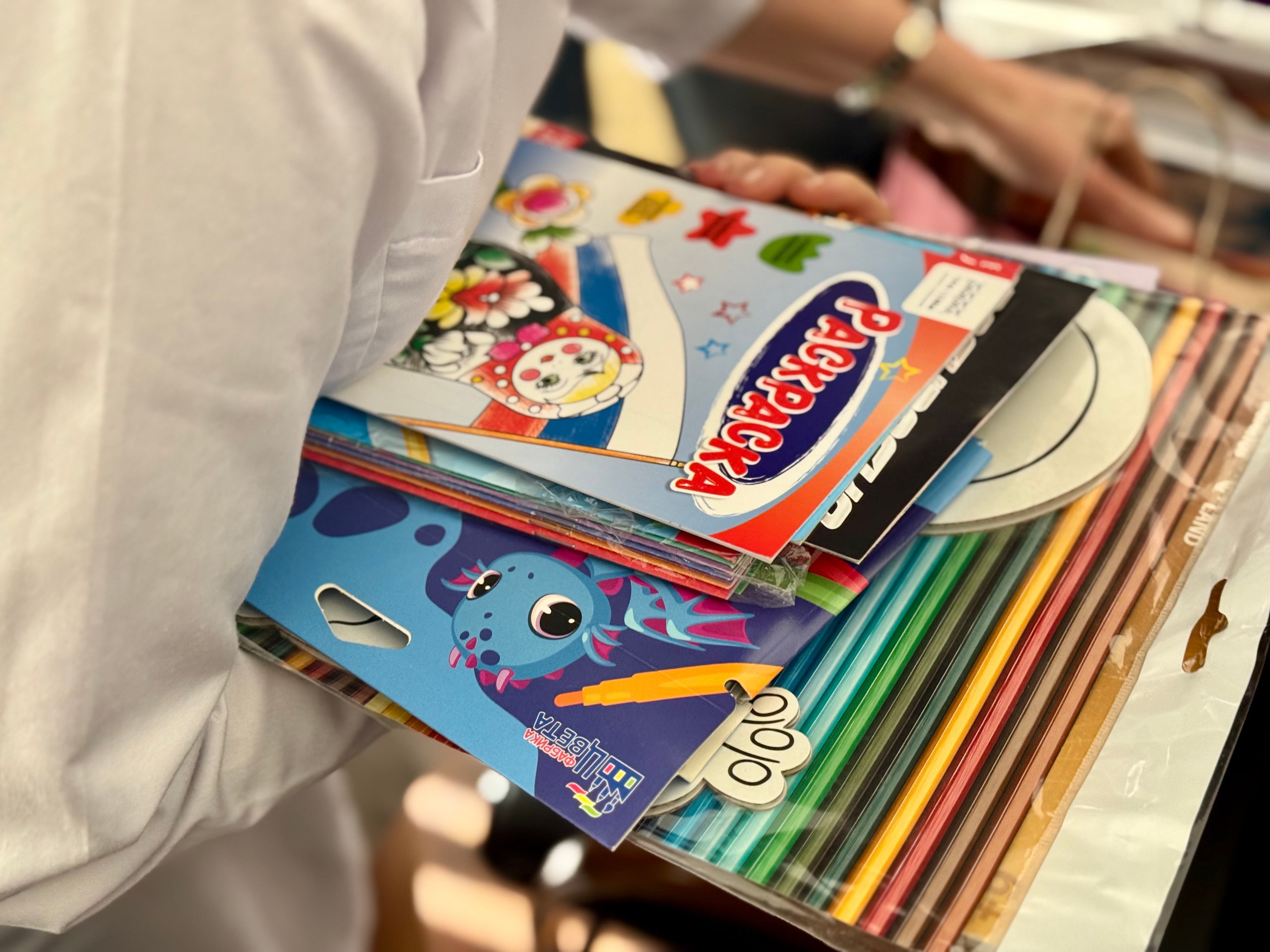 Сотрудники ставропольской полиции поддержали юных пациентов краевой детской клинической больницы в рамках акции «Коробка храбрости» Сотрудники ставропольской полиции поддержали юных пациентов краевой детской клинической больницы в рамках акции «Коробка храбрости»